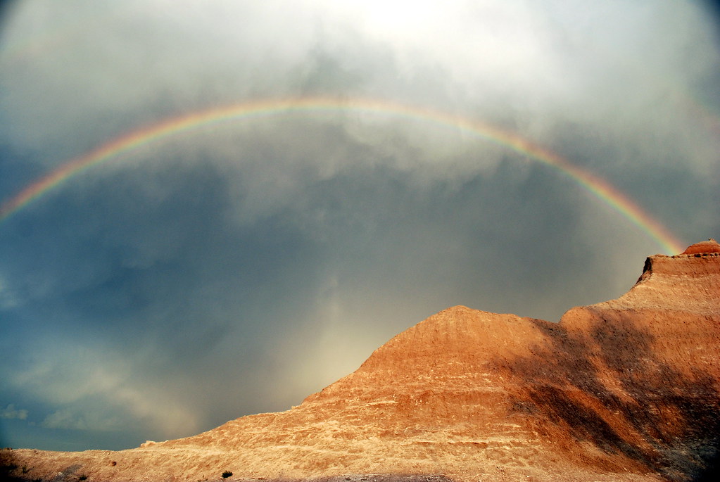 Arcobaleno sopra rocce di parco nazionale