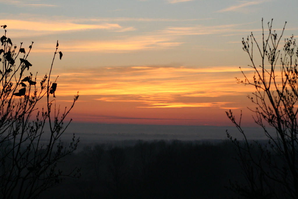 Luce fioca nel cielo al tramonto