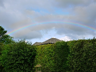 Arcobaleno su villa con parco