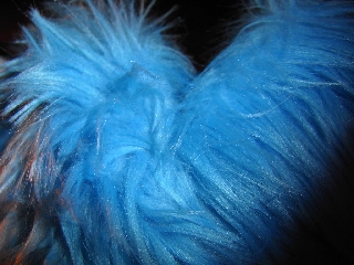 Cuore blu di peluche