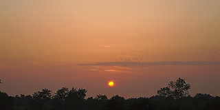 Sguardo lontano al tramonto